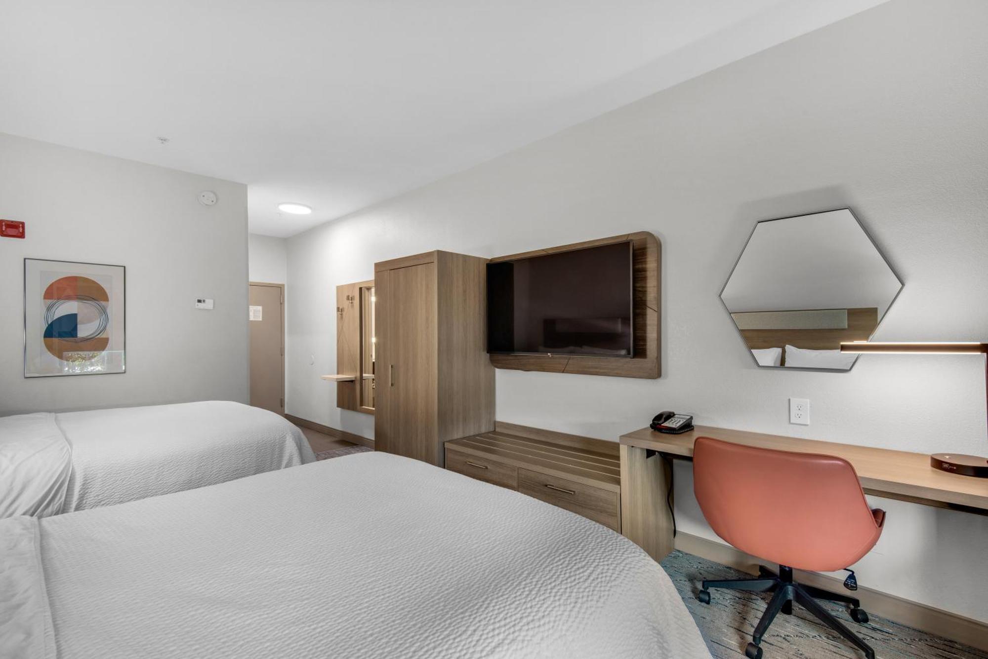 Holiday Express E - Commons Mall Area By Ihg 2*