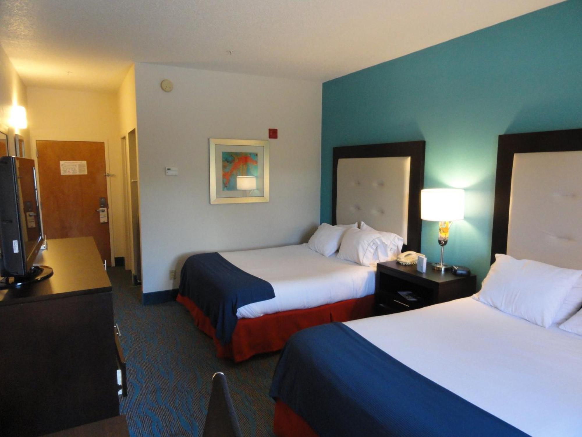 Holiday Express E - Commons Mall Area By Ihg Hotel