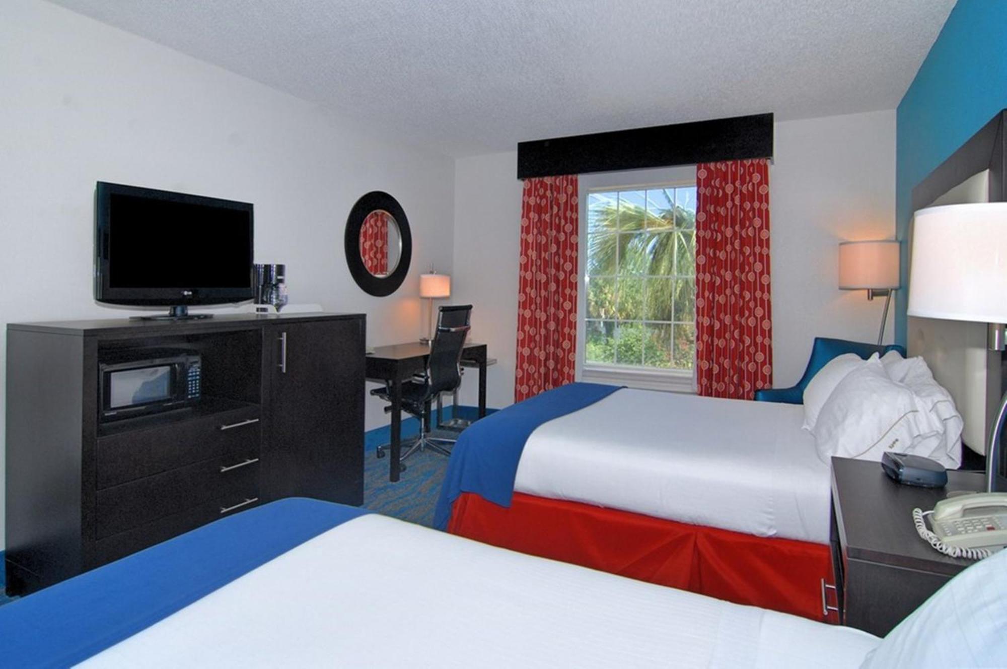 Holiday Express E - Commons Mall Area By Ihg Hotel 2*